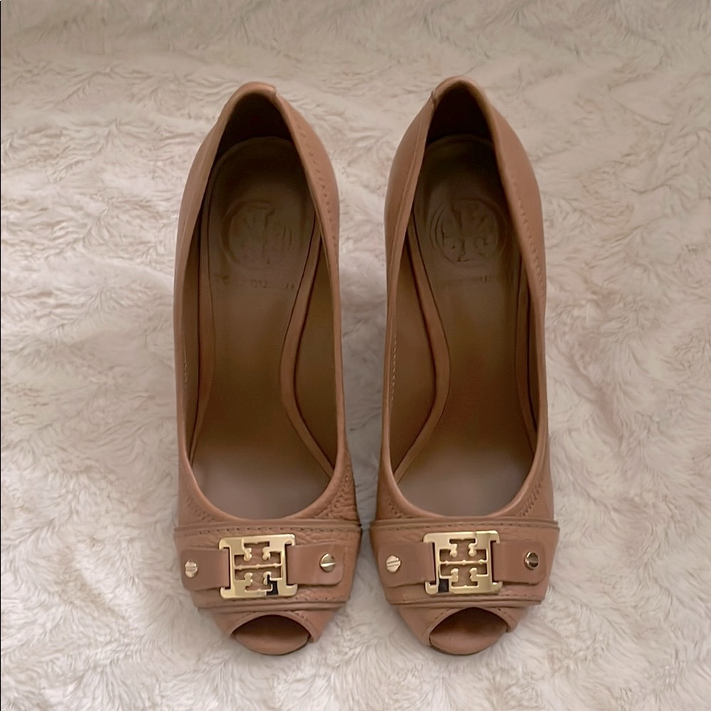 Tory Burch Carnell Tan Leather Peep-Toe Wedges - 5M